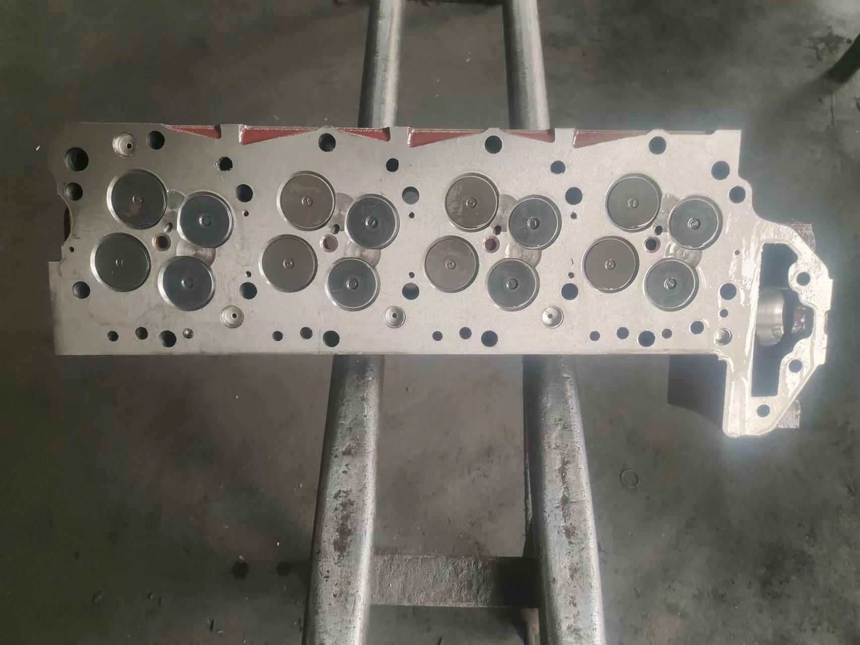Factory direct diesel engine cylinder head assembly J05C four-cylinder cast iron cylinder head assembly J05C