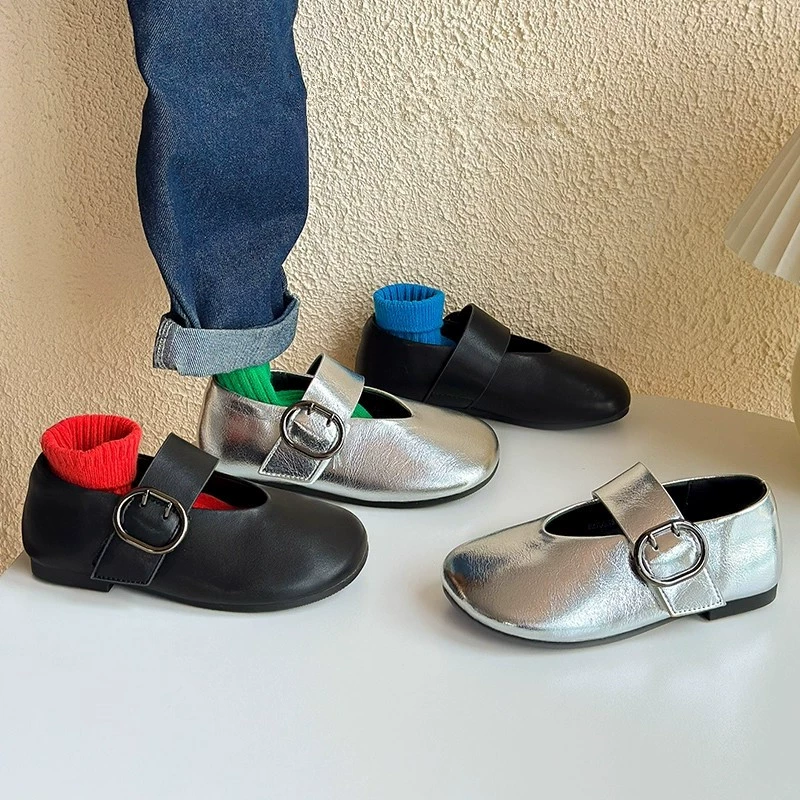 Детские кожаные туфли с круглым носком в корейском стиле, новые весенне-осенние серебряные туфли принцессы для девочек, туфли-бобы на плоской подошве с неглубоким носком для девочек