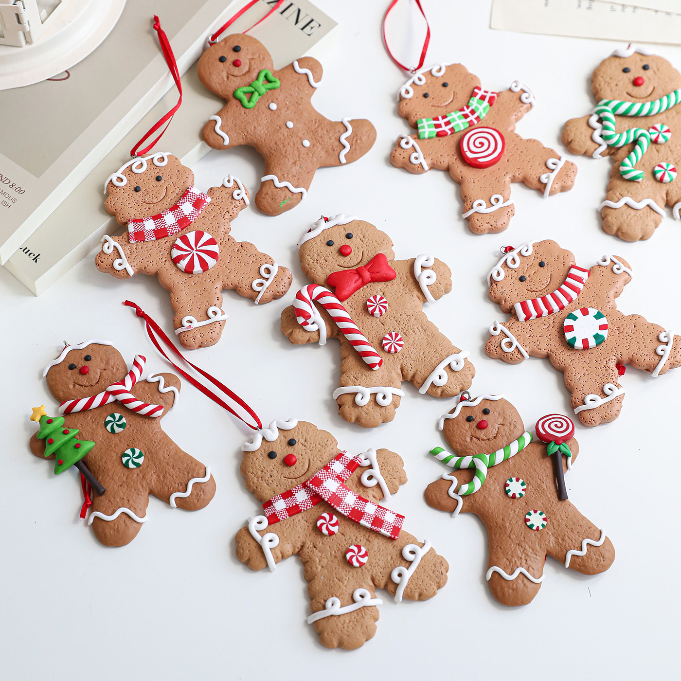 Nuevo hombre de pan de jengibre de cerámica suave pequeño colgante colgante árbol de Navidad adornos encantadores pan de jengibre hombre de Navidad decoración colgante retró dibujado a mano