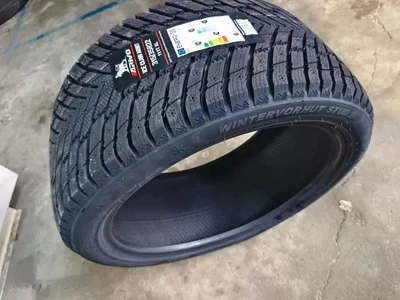 Vehicle tire 315/35R21 Can Be Studded