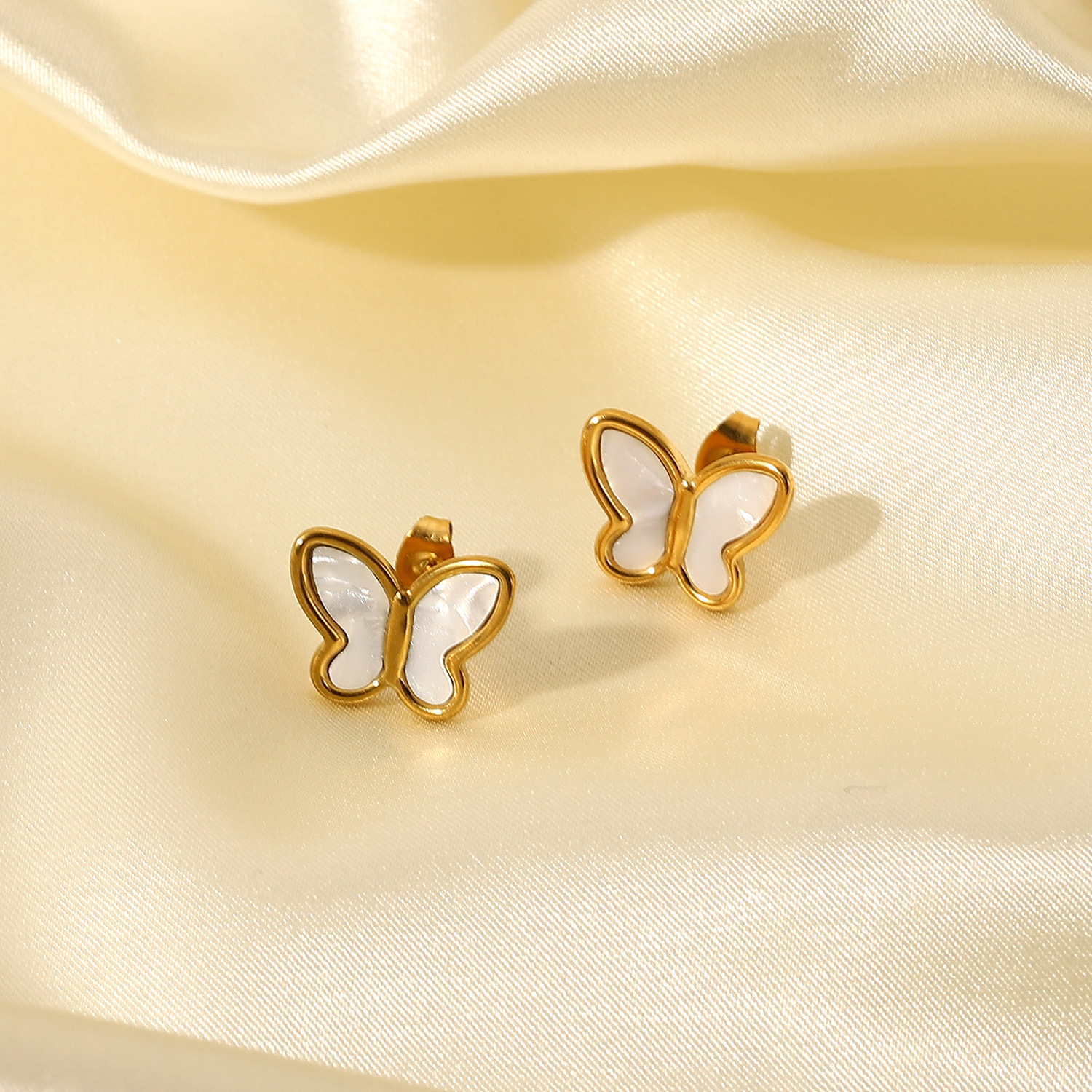 Fashion 18k Gold Natural White Shell Butterfly Shape Stainless Steel Stud display picture 2