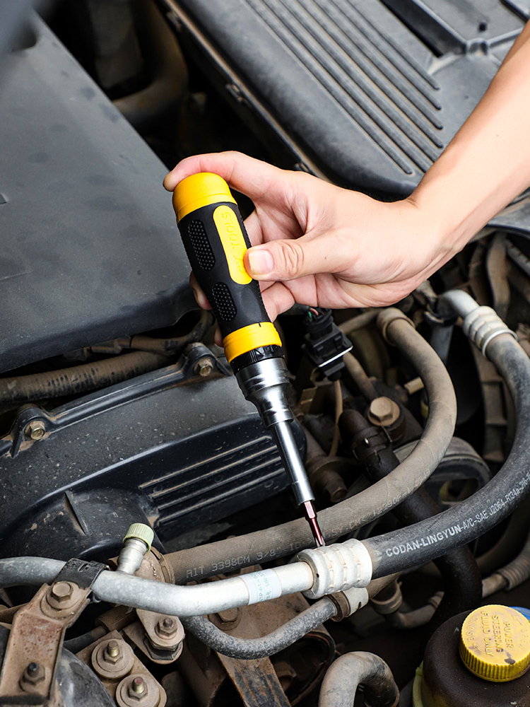 Un conjunto de destornillador cruzado de doble propósito, destornillador telescópico, trinquete, tornillo de ciruela, lote de tornillo de doble cabeza doméstica