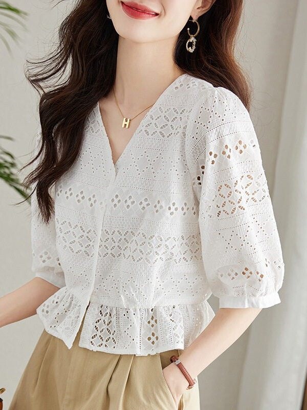 Hollow-Out Lace Embroidered Collar Shirt, Short Cotton Blouse for Petite Women, Stylish French-Style Age-Reducing Short-Sleeve Top