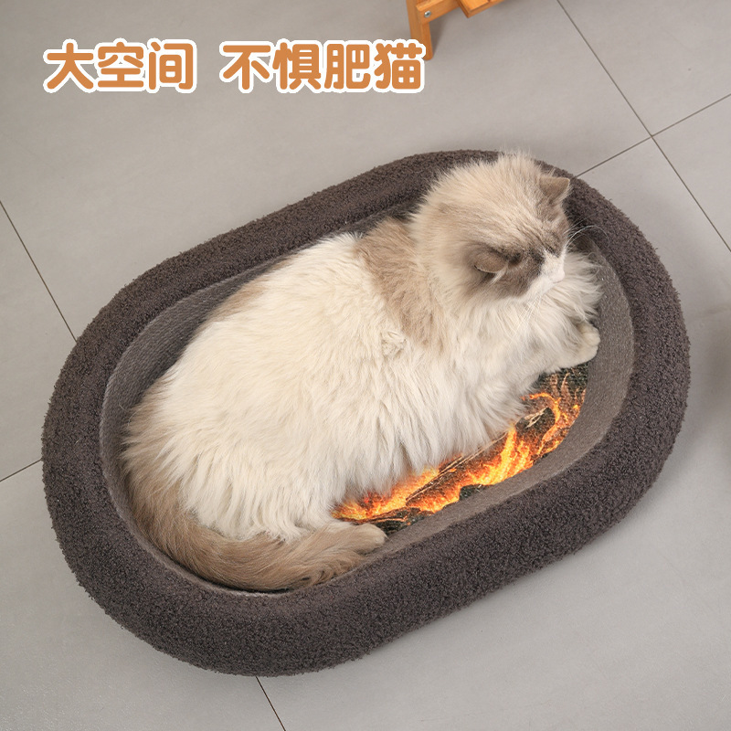 深い口の猫は猫の巣をつかんで一体になっています。|undefined