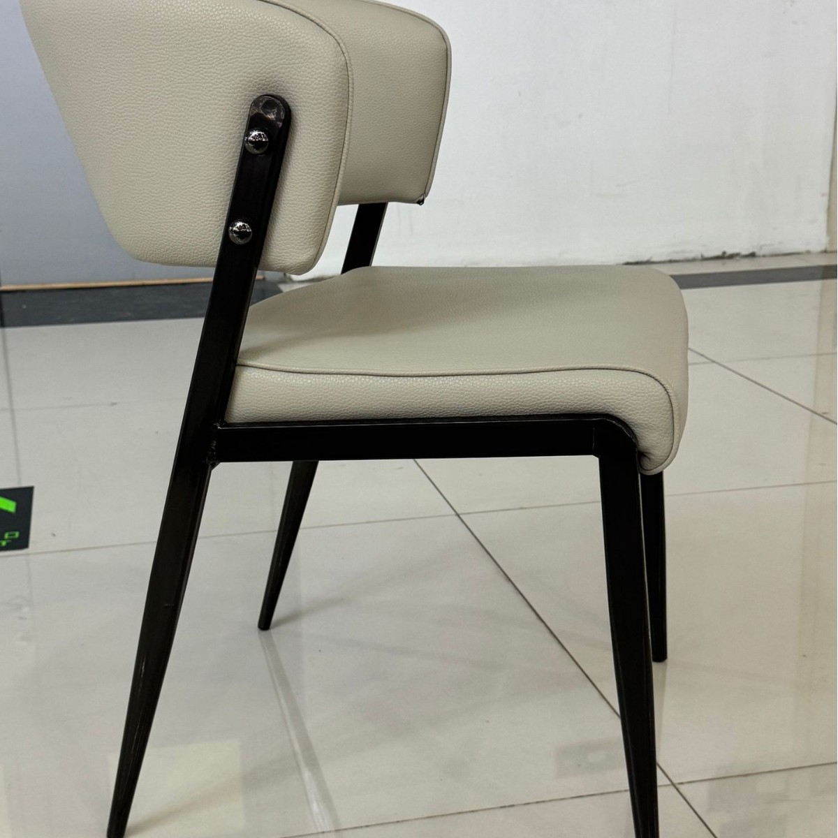 오프 화이트