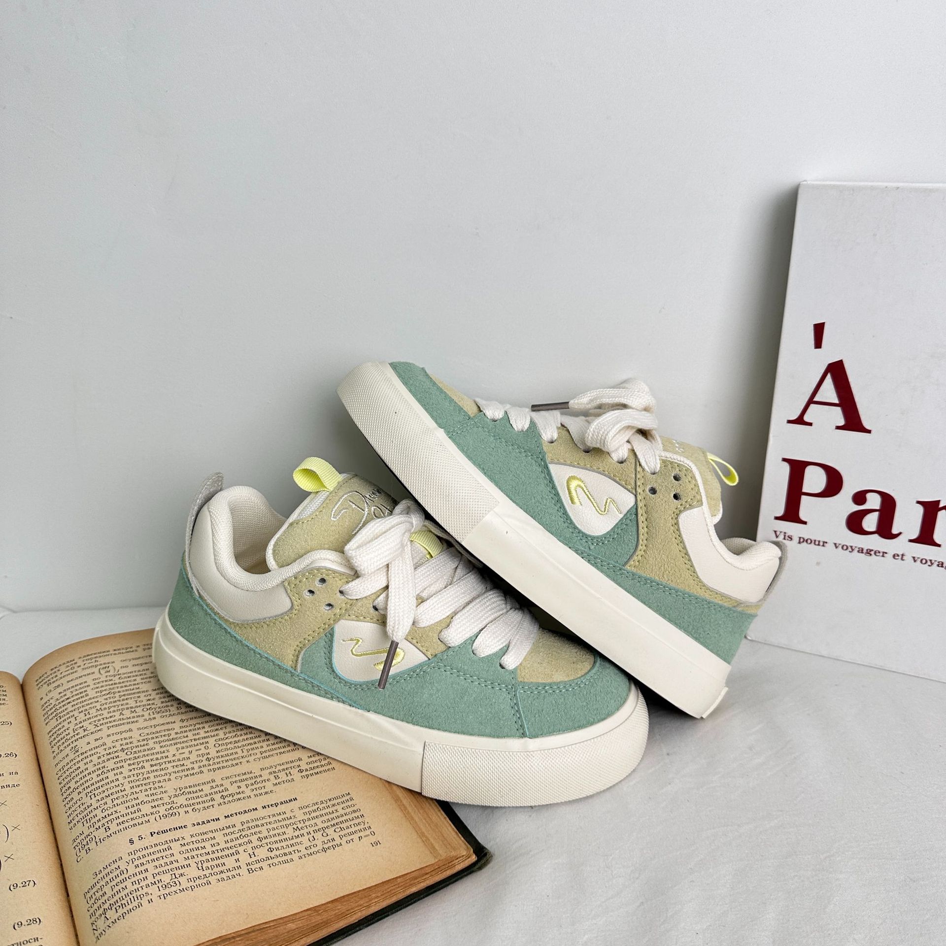 Yuanbo 2025 primavera nuevas zapatillas de deporte para estudiantes zapatos de skate para mujer versión coreana de zapatos gruesos de todo fósforo zapatos de lona para niños image 7