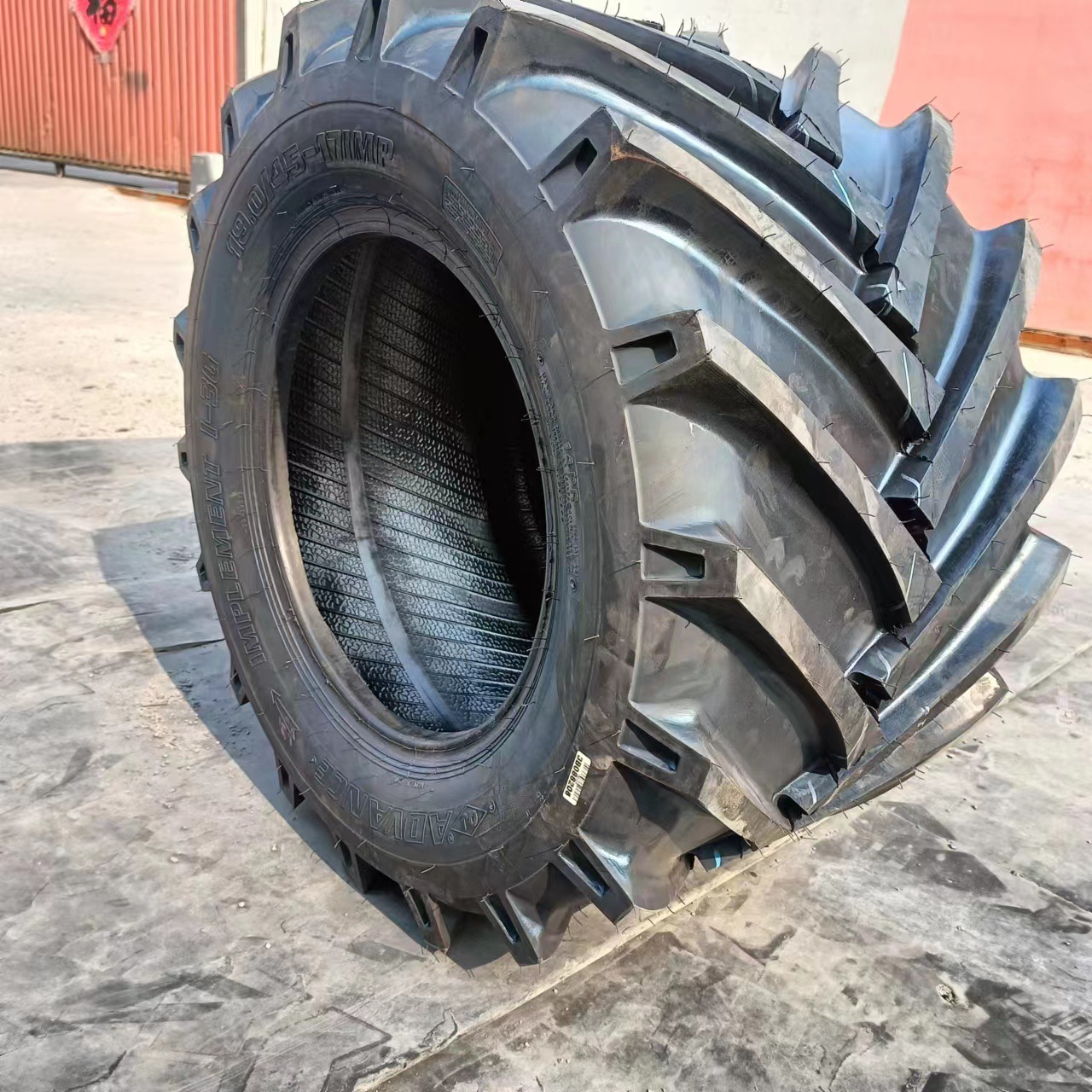 厂家直供19.0/45-17农业捆草机轮胎 人字花纹 曲顺花纹播种机轮胎