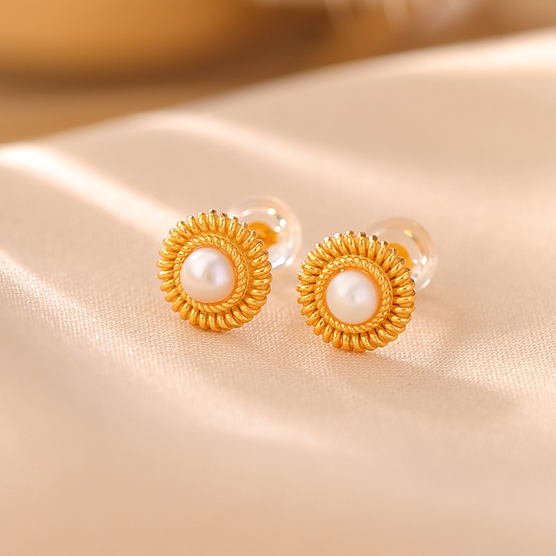 Bông tai nữ bạc S925 mạ vàng đính ngọc trai nước ngọt hình hoa cúc tròn phong cách retro — Một cặp