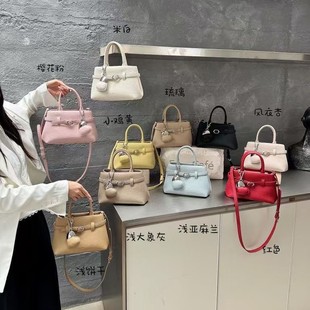 ��ɫ���e���������ƤŮ���M��μ�б�����������������������