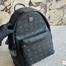 2025M家印花双肩包男女同款经典中学生书包铆钉大容量旅行包背包