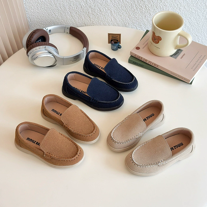 2025 новые летние модные слипоны для мальчиков и девочек, универсальные и стильные кожаные туфли для повседневной носки на улице