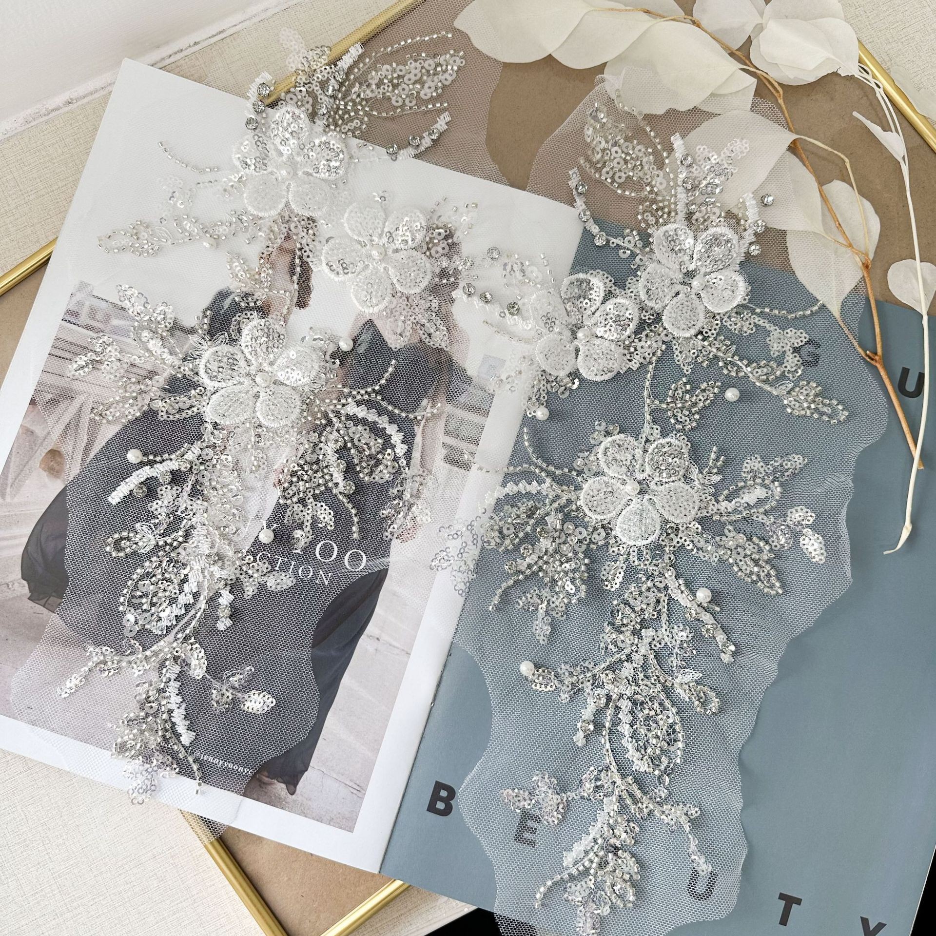 Venta caliente de lentejuelas con cuentas de flores decorativas vestido de novia accesorios de ropa parche pegatinas de tela accesorios de material de bricolaje fábrica al por mayor image 7