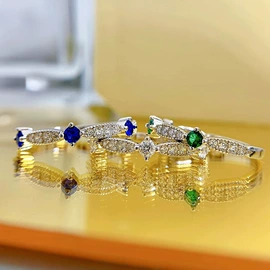 戒指;项链;耳环