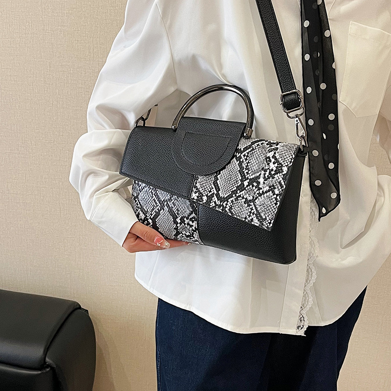 High-end Colour-blocking Women's Shoulder Bag With Unique Pattern_voghion.com