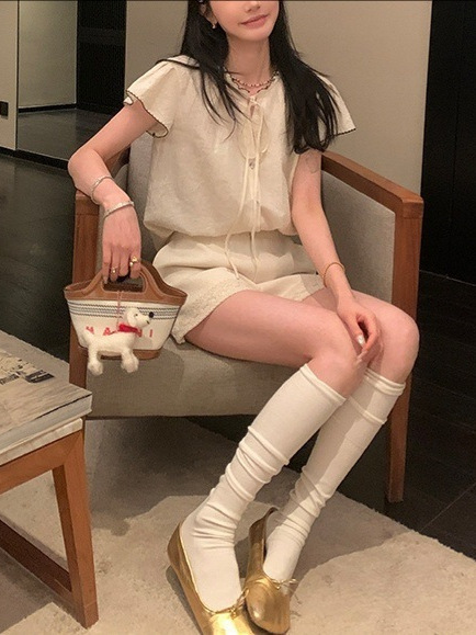 Ouyang Laqianfeng Xiaofei スリーブシャツ女性の夏のデザインニッチ半袖シャツコントラストカラーレースアップトップ|undefined