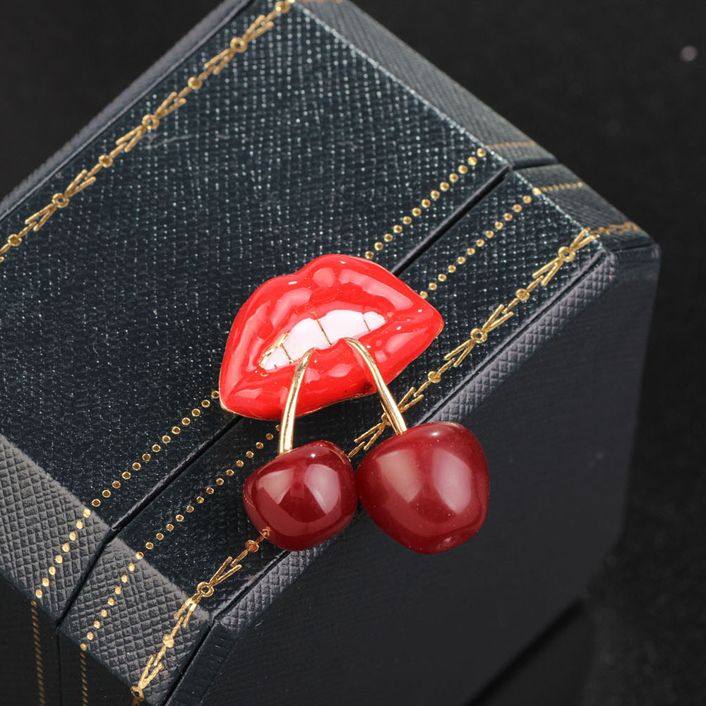 Women's Gender Plating Design Retro Pin Lips Cherry Metal Plating Women's Brooches