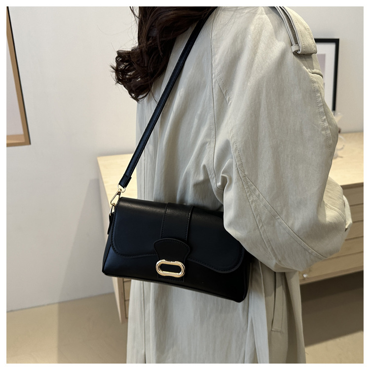 A casual and stylish small bag for women, a new 2024 fashion single-shoulder underarm bag, a retro and fashionable commuting crossbody small square bag undefined