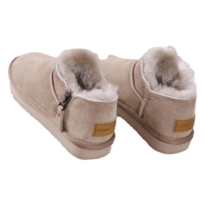 Botas de nieve cortas para mujer 2023 nuevas botas bajas de cuero suave forradas de lana engrosada estudiante cálido zapatos acolchados de algodón de suela gruesa botas cortas de moda