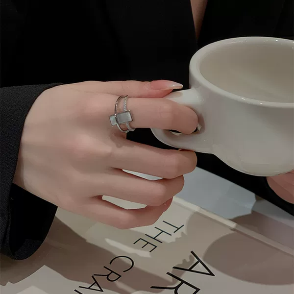 French-Style Light Luxury Geometric Creative Personality Ring, Niche High-End Ring with a Cool and Understated Feel, Suitable for Daily Wear and Commute, Index Finger Ring for Women