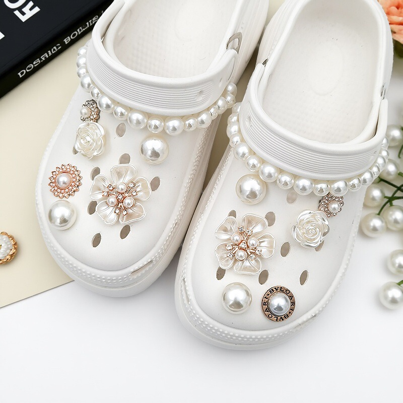 Croc Shoes Accessories Rhinestone Shoe Flower Accessories DIY Popular Small Fragrance Flower Shoe Buckle Pearl Chain Jewelry Accessories