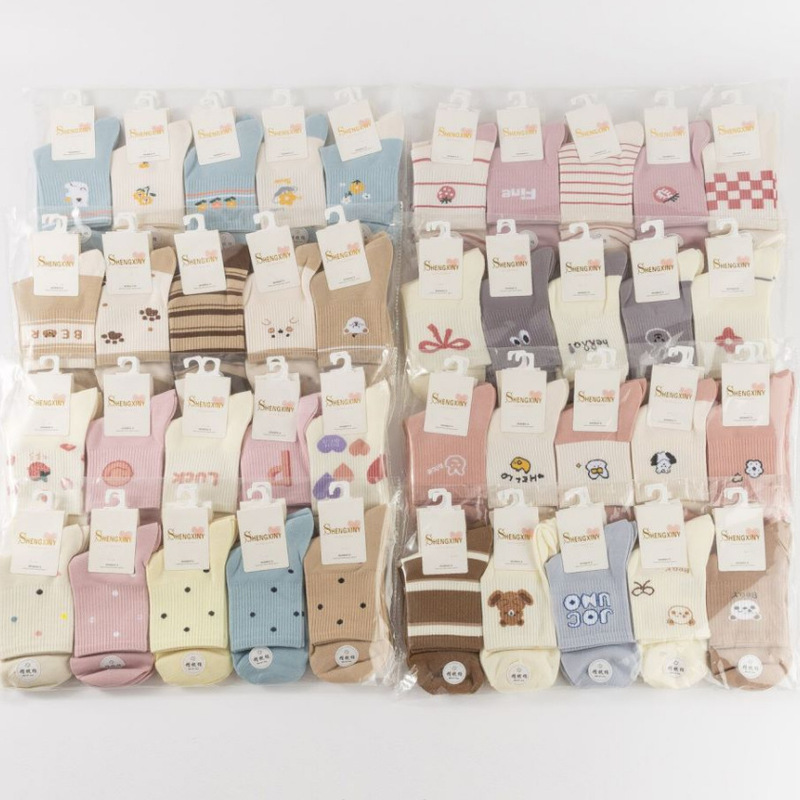 Autumn and winter new ladies Japanese and Korean small fresh tube socks sweat absorbent breathable cartoon ladies sports college fashion socks Autumn and winter new ladies Japanese and Korean small fresh tube socks sweat absorbent breathable cartoon ladies sports college fashion socks
