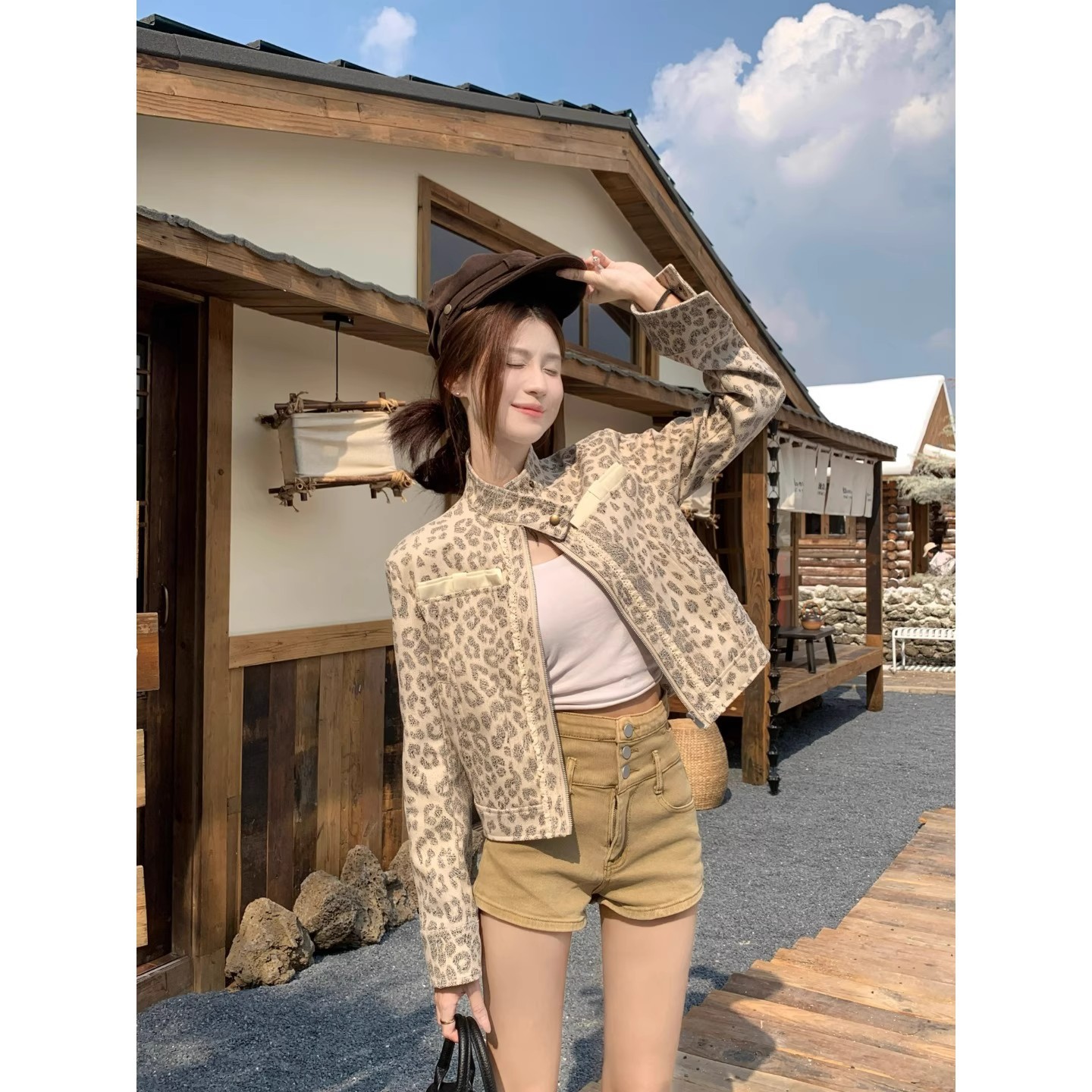 2026 American Retro Leopard Print Stand Collar Long Sleeve Jacket Women's Springwear Elegant Versatile Loose Slimming Top Apricot