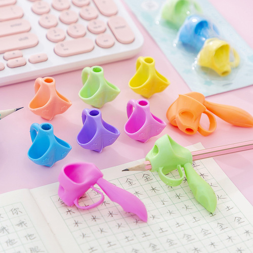 Pencil grip corrector for primary school students, kindergarten children, beginners, learning to write, inner hook of the wrist to correct the grip posture and pen holding