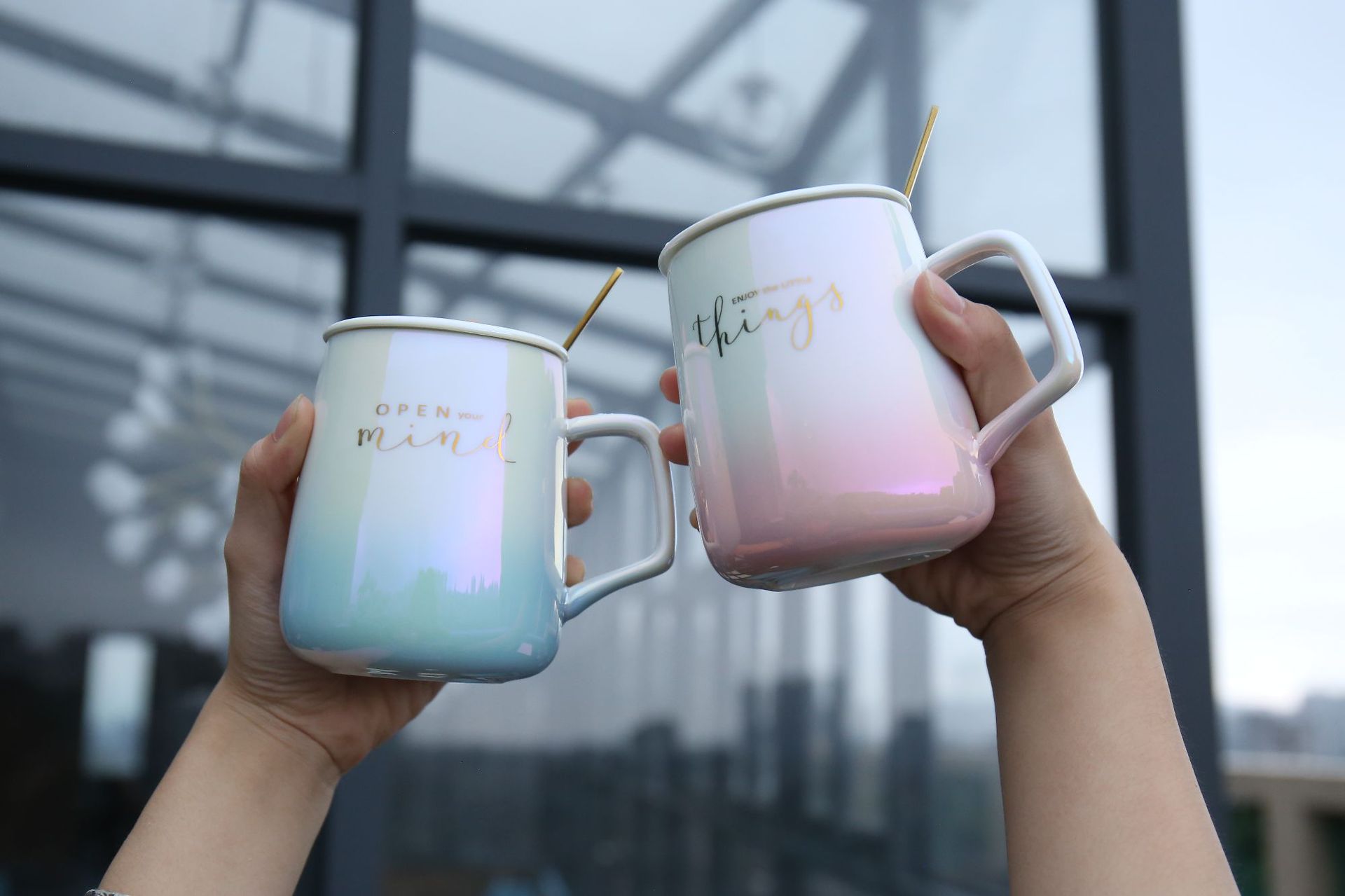 新款韩版陶瓷杯咖啡创意礼品杯渐变陶瓷杯带盖勺情侣伴手礼情侣杯