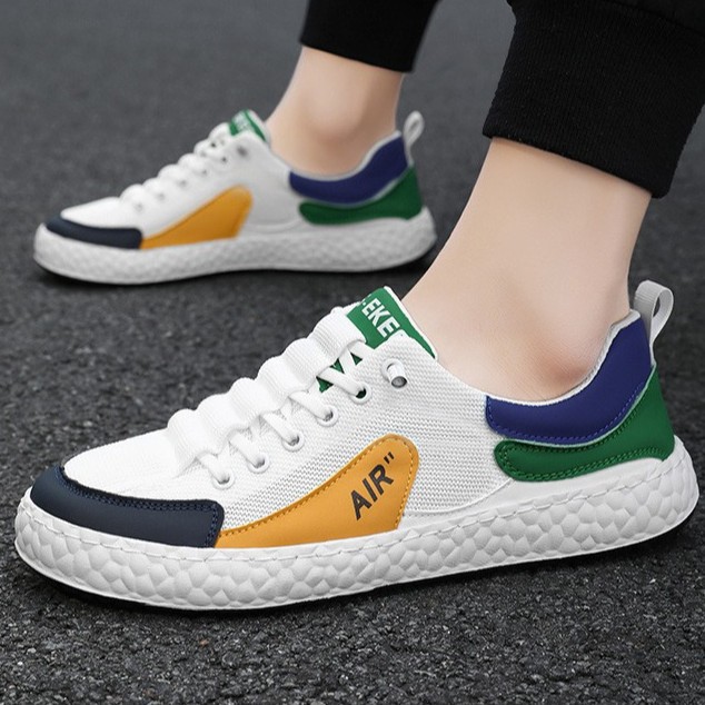 Zapatos de hombre verano nuevo color de contraste de malla respirable zapatos casuales para hombres con un pedazo suave zapatos de skate cómodo ligero al por mayor