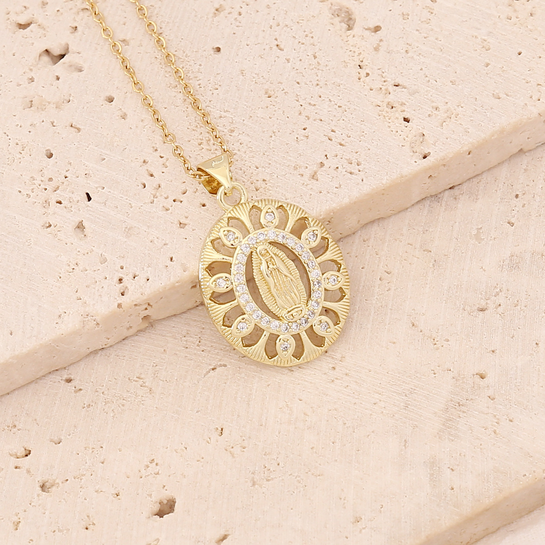 Copper hollow Zircon-Laid decor Necklace