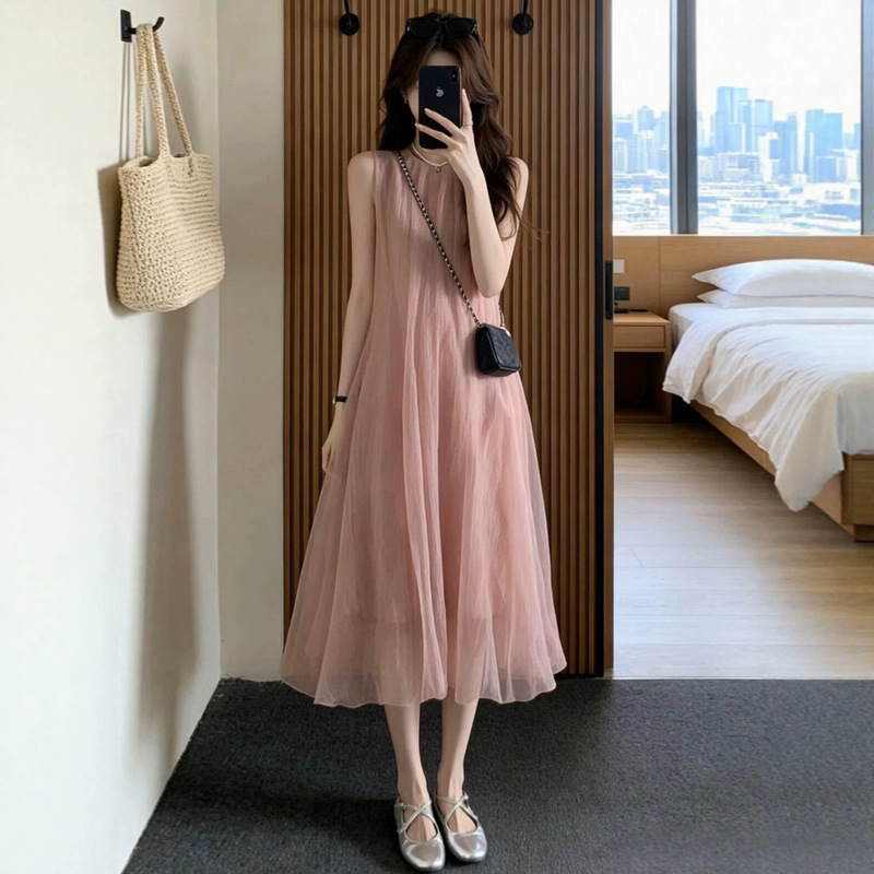 French-style pink sleeveless dress, women's summer 2026 new collection, perfect for beach vacations, with a sophisticated and elegant long dress design French-style pink sleeveless dress, women's summer 2026 new collection, perfect for beach vacations, with a sophisticated and elegant long dress design