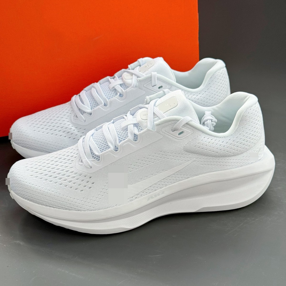 Lightweight running sneakers for training for leisure