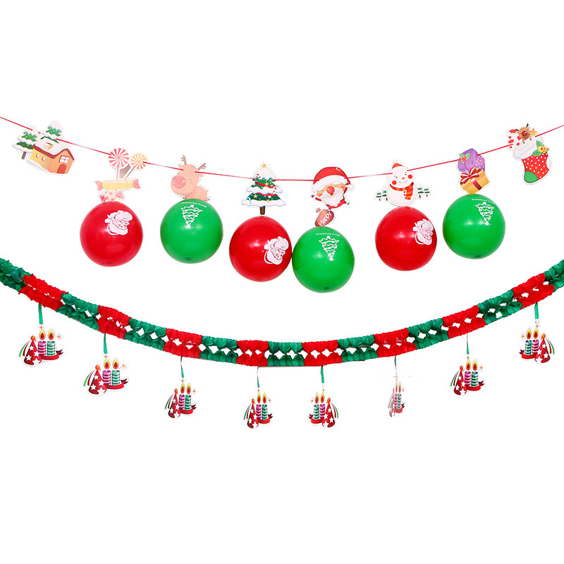 クリスマス装飾品風船は旗を引いて旗を掲げて幼稚園の店舗のデパートのシーンを飾っています。|undefined