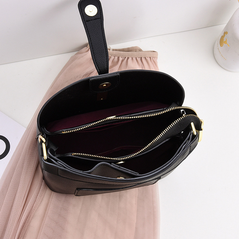 Priljubljene torbe 2023 pomlad in poletje nova trendovska korejska različica ženske široke torbe z vzorcem ličija, torba za čez ramo iz enega kosa, dostava preko spleta_voghion.com