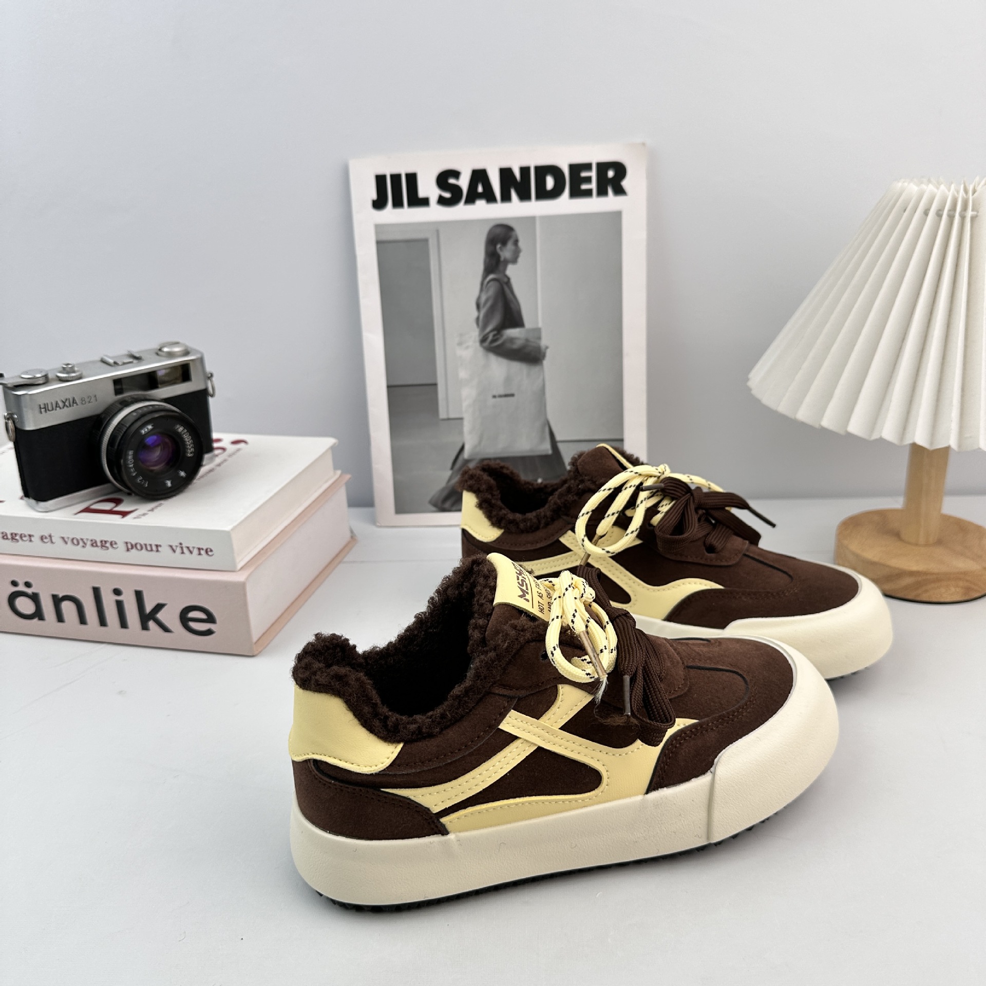 Otoño y invierno zapatos de skate casuales de terciopelo para mujeres belleza de color alemán estilo de moda doble cordón zapatos de entrenamiento alemán nicho