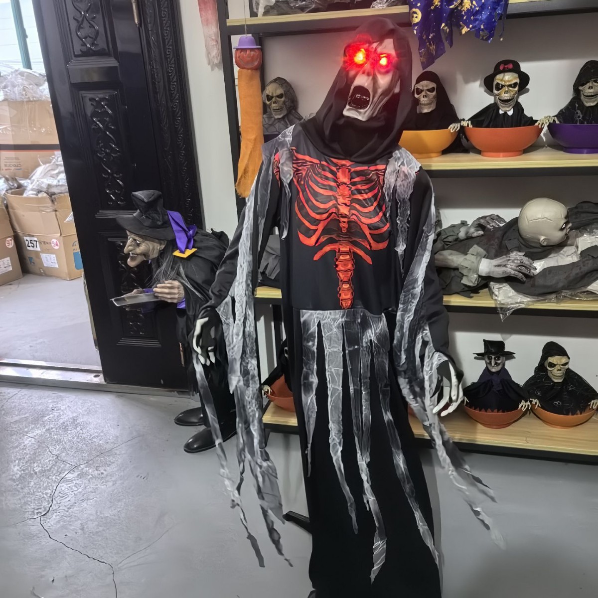 2015 nueva habitación secreta para escapar de la casa embrujada NPC eléctrica atmósfera de terror tamaño medio de pie balancando fantasmas malvados Halloween