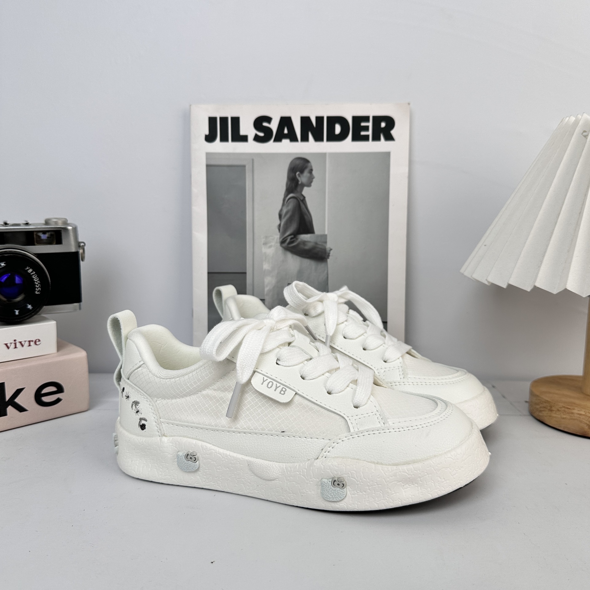 Yuanbo nicho diseño de zapatos de skate para mujeres 2025 nuevo tipo delgado con falda zapatos blancos transpirables zapatos casuales
