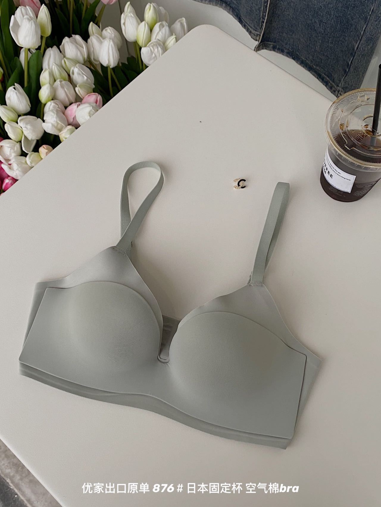 Ropa interior de aire de copa fija delgada de verano para mujer Copa de una sola pieza inalámbrica sin costuras pequeño cofre reunido sujetador de soporte suave