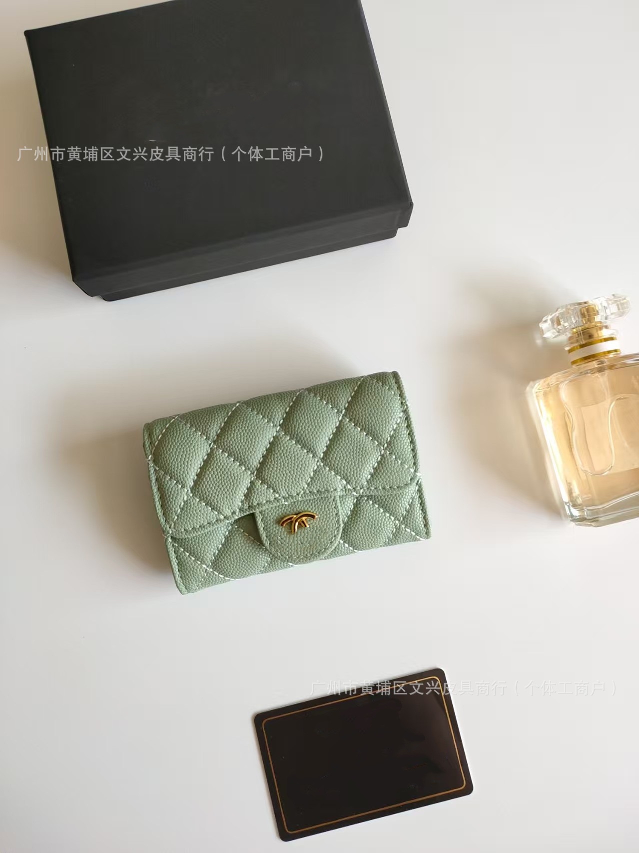 Cartera de cuero corta de diamante de alta calidad, nicho casual, gran capacidad, exquisita, pequeña bolsa de cambio de hebilla fragante.