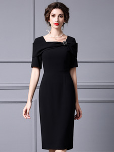 Square collar collarbone revealing dress with short sleeves