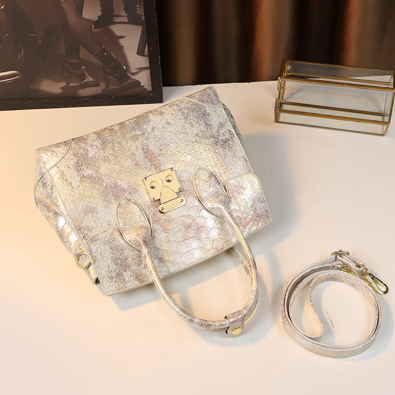 Luxusní dámská kabelka s pythonovým vzorem, nový model roku 2024 pro matky středního věku, velká a všestranná crossbody kabelka._voghion.com