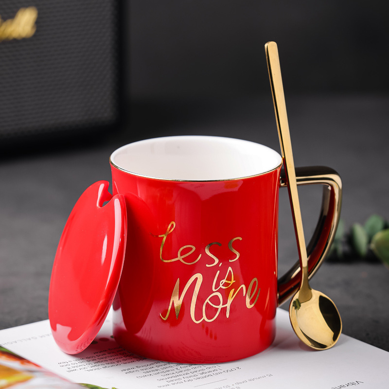 Taza de oro, taza de cerámica, taza de agua, taza de café, cuchara dorada, logotipo grabado de publicidad