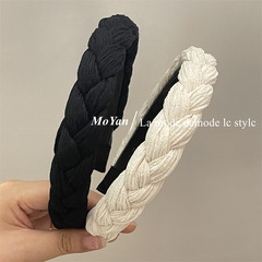 Stylish Black and White Rubber Hairband with Teeth, Retro Braided Slip-Resistant Hair Tie for Outdoors, Fashionable Hair Accessory