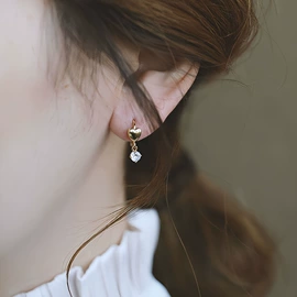 锁骨链;耳钉;手链