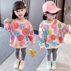 女の子の洋風ファッション春秋の新商品は子供のファッションの女の子の春の服を着ています。