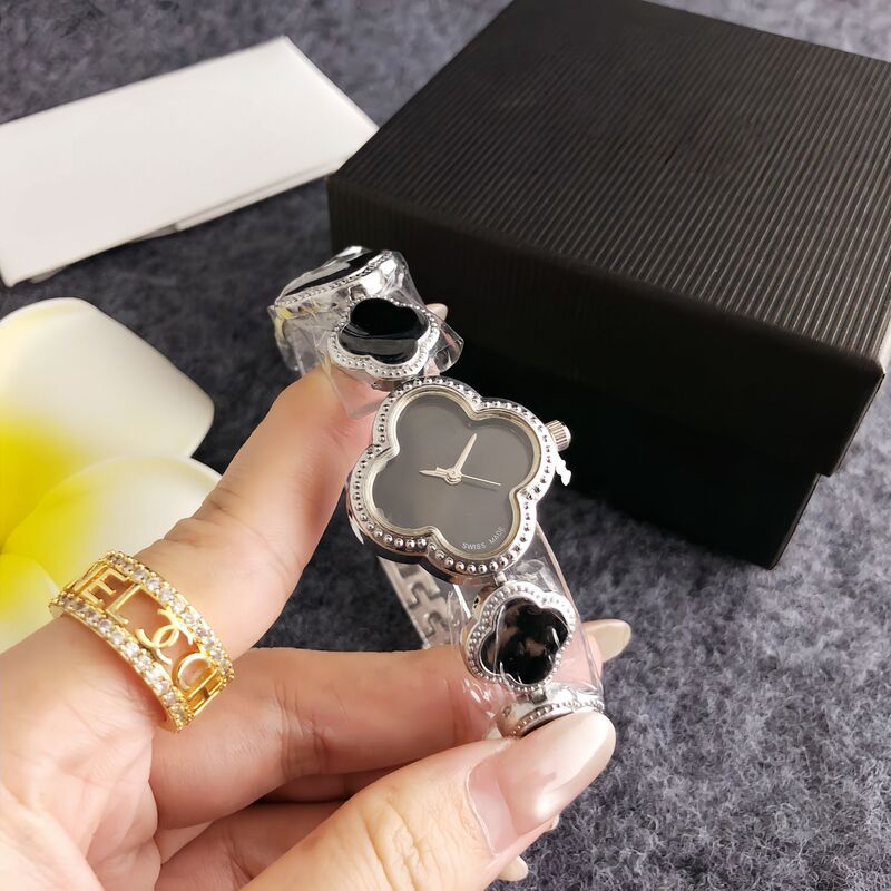 Trendy four-leaf clover diamond-encrusted women's watch with silver black dial design, suitable for dating and commuting, stylish bracelet quartz wristwatch