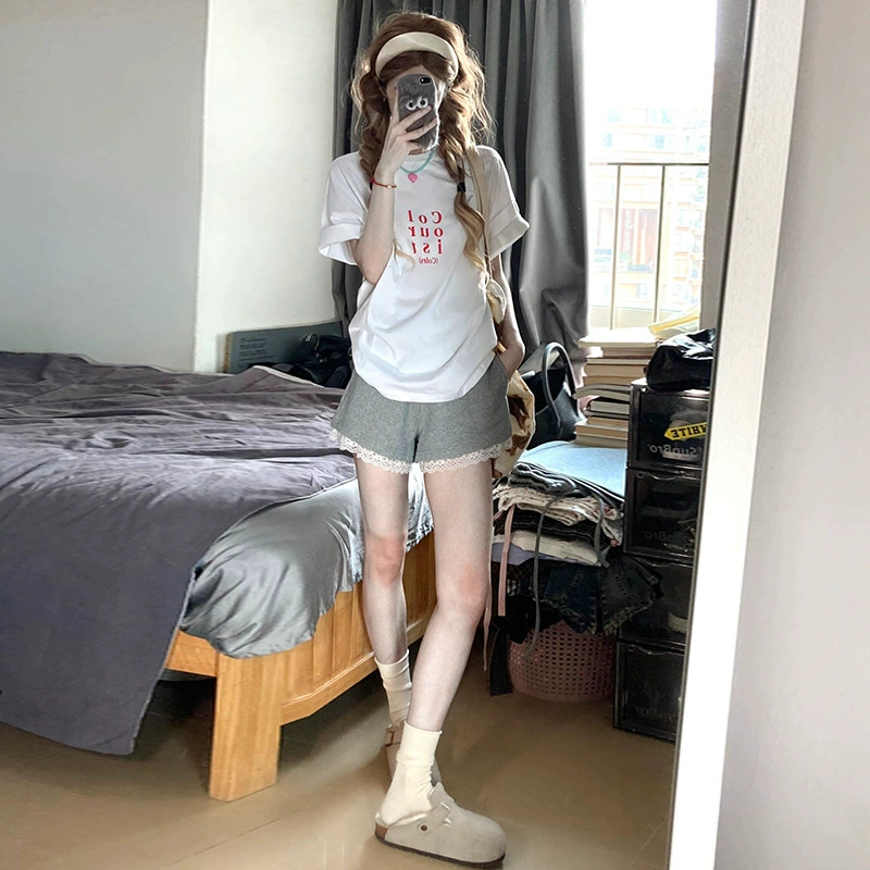 Спортивные шорты для женщин с серым кружевным краем, летние тонкие, новинка 2025 года, высокая талия, А-силуэт, повседневные свободные брюки с пятиточечной застежкой.