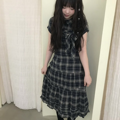 チェック柄の蝶結び付きドールカラーシャツ+ミディ丈スカート