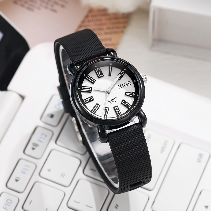 New Candy Color Silicone Strap Waterproof Women's Watch Student Watch Dopamine Color Matching Quartz Watch Manufacturer Wholesale