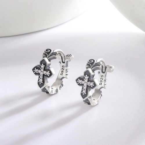 S925 sterling silver retro full diamond cross earrings for men and women, a pair of versatile ear buckles, street cool and handsome style, no need to remove earrings
